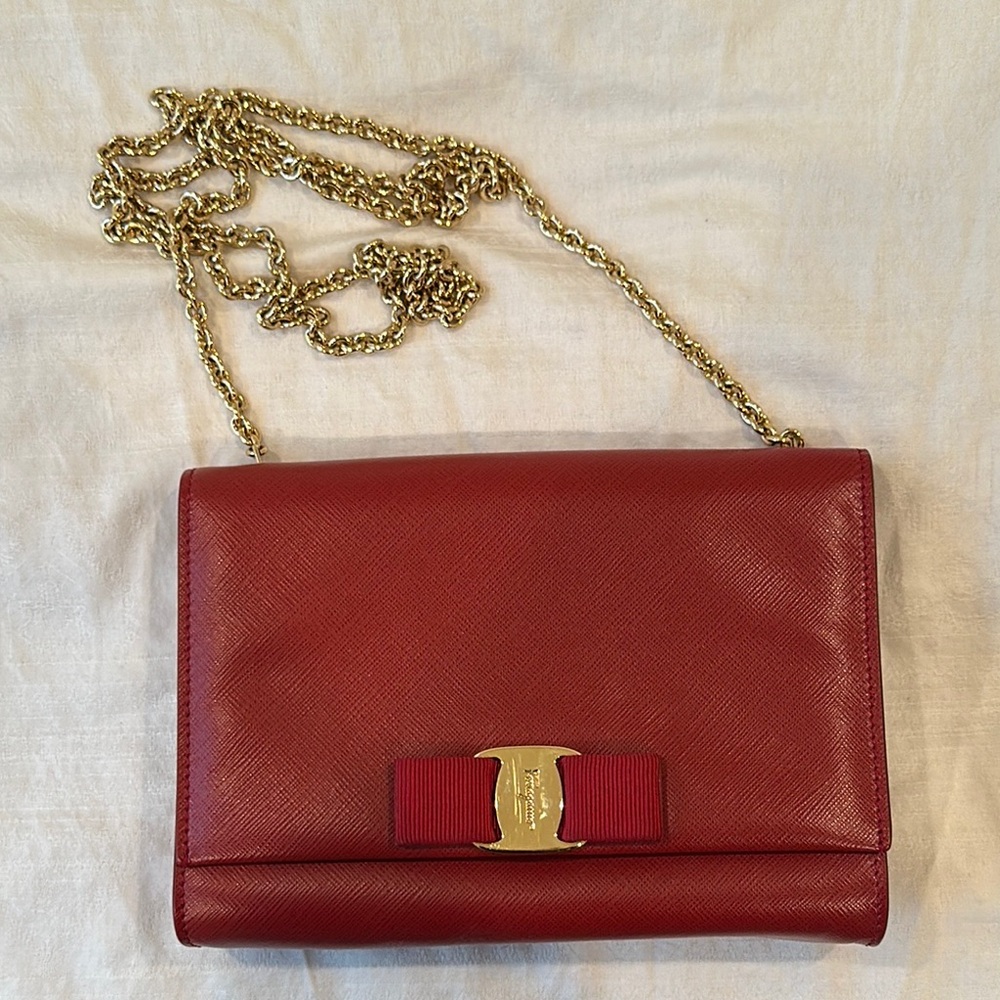 100% authentic Ferragamo Elegant Red Leather Chain Bag